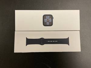 lot 48 image: Apple Watch SE (2nd Gen) GPS 40mm Smartwatch with Midnight Aluminum Case