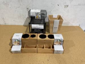 lot 458 image: LOT OF 5 Bathroom Items