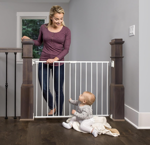 lot 164 image: Regalo 2-in-1 Extra Wide Stairway and Hallway Walk ThroughBaby Safety Gate