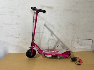 lot 234 image: Razor Power Core E100 Electric Scooter w Hand Operated Front Brake
