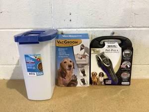 lot 534 image: LOT OF 3 Dog Accessories