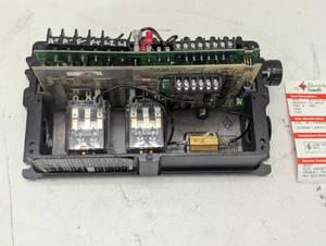 lot 17 image: Boston Gear RB3 DC Motor Speed Controller 90180V 1-2HP