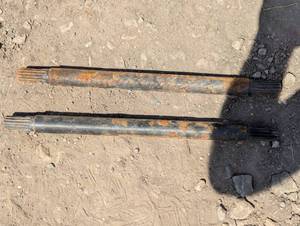 lot 101 image: Pair of 2 Gear Pins - PTO