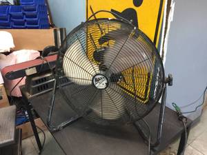 lot 104 image: Maxx Air 3 Spd Fan