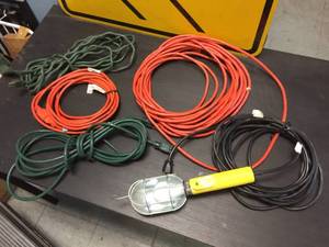 lot 118 image: Shop Light & Extension Cords