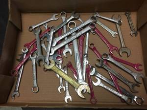 lot 136 image: Misc Wrenches SAE - Metric