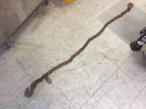 lot 207 image: 6 LogTow Chain with HooksTag