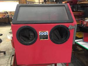 lot 218 image: Central Pneumatic 30 Gallon Blast Cabinet - 28 Wide
