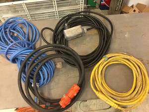 lot 241 image: 4 Heavier Extension Cords