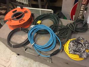 lot 252 image: 6 Extension Cords