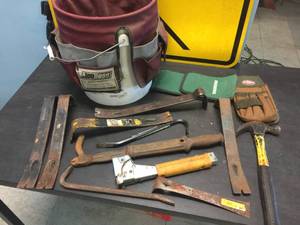 lot 261 image: Job Boss Bucket with Flat Bars - Hammer Nailer