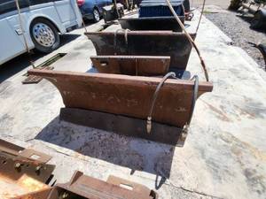lot 6 image: 5 Bobcat Snowplow blade