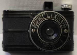 lot 58 image: Vintage - 1930s  Metropolitan Miniature Clix Camera