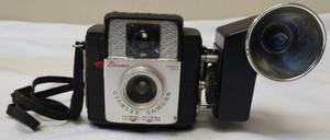 lot 60 image: Collectible from 1957-1962Kodak  Brownie Starlet Outfit 23E