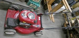 lot 4 image: Craftsman push mower with a 6.75hp Briggs