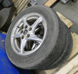 lot 33 image: Set of aluminum rims for 98 Pontiac Bonneville SSEI