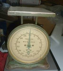 lot 58 image: VintageAntique Pelouse 30 lb weigh scale with ceramic top - works