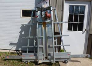 lot 75 image: Milwaukee panel saw