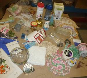 lot 79 image: Beadwork supplies, handiwork, dcor, water bottles all in a crate
