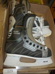 lot 129 image: Kids Bauer hockey skates