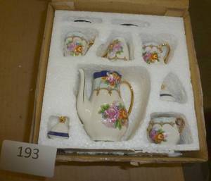 lot 193 image: New porcelain minature tea set