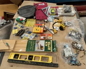 lot 183 image: Group of garage items