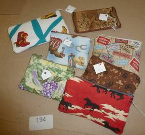 lot 194 image: Lot of 7 New fabric coin purses with zipper