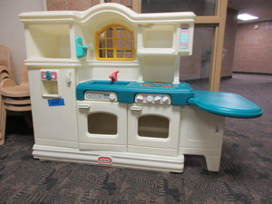 LITTLE TIKES COUNTRY KITCHEN