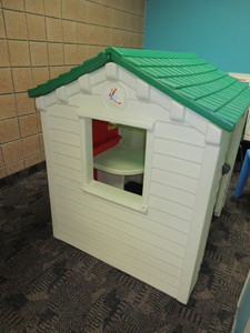 lot 602 image: LITTLE TIKES PLAYHOUSE
