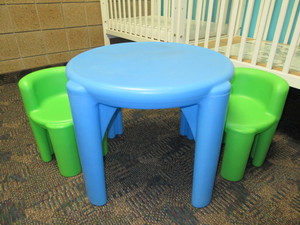 lot 604 image: LITTLE TIKES TABLE AND CHAIR SET