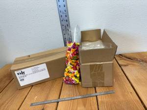 2 Cases, 4.125"x9.5", 1.6 mil, Clear, Plastic Bags, Peal and Reseal, 1,000 Bags per Case Total 2,000 Bags in This Lot, Item #13200