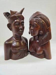 lot 58 image: Very Nicely Carved Wood Pair of Vintage Bust Sculptures - Bali