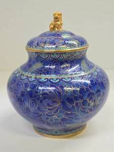 lot 60 image: Very nice Looking Vintage Oriental Cloisonn Brass Urn wLid & Foo Dog Finial