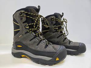 lot 110 image: Very Nice Like-New KEEN Mens Boots - Size 9.5