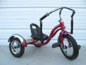 lot 20 image: Nice Condition SCHWINN Tricycle