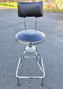 lot 132 image: Nice CRAFTSMAN Swivel Shop Stool Chair