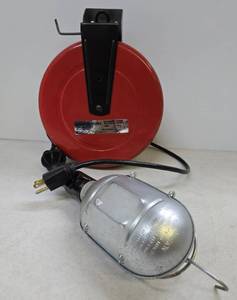 lot 140 image: Nice Condition CRAFTSMAN Cord Reel wWork Light
