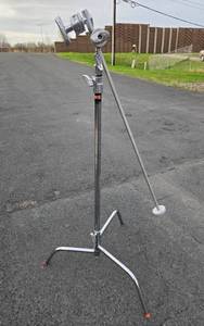 lot 153 image: Quality Heavy Duty MATTHEWS Chrome Guitar Stand