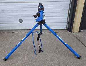 lot 160 image: Quality PARK TOOL Model PCS-10 Bicycle Repair Stand