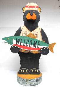 lot 251 image: Great Looking Wooden WELCOME  GONE FISHIN Bear Statue wFish