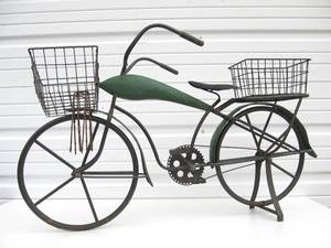 lot 254 image: Great Looking Metal Antique Style Bicycle YardGarden Display Statue