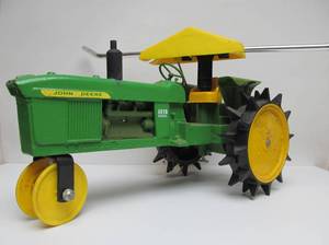 lot 261 image: Nice Cast Iron JOHN DEERE Tractor Sprinkler wHose Lock