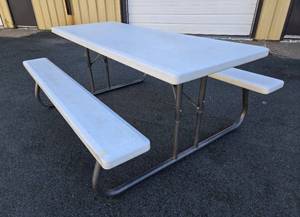 lot 277 image: Nice LIFETIME Folding Picnic Table
