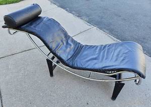 lot 24 image: Mid Century Vintage 1970s Chaise Lounge Chair in the Style of Le Corbusier LC4