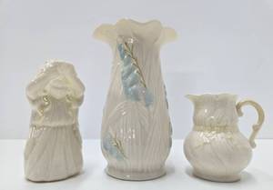 lot 305 image: 3 Pieces of 1940s era BELLEEK Porcelain - Creamers & Vase