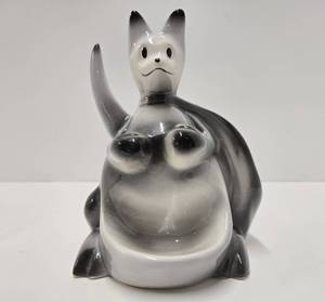 lot 312 image: Vintage 1950s Art Pottery Boxing Kangaroo ChangeKey Holder