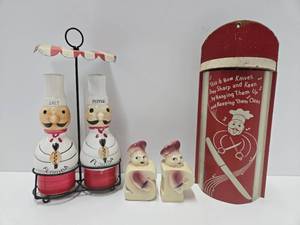 lot 314 image: Nice Lot of Vintage 1950s era Kitschy Kitchen Chef Items