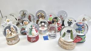 lot 324 image: Large Collection of Snow Globes & Snow Lanterns  #2