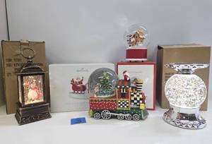 lot 325 image: Large Collection of Snow Globes & Snow Lanterns  #3