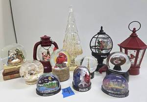 lot 326 image: Large Collection of Snow Globes & Snow Lanterns #4